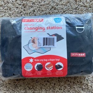 NWT Skip Hop Pronto Signature Changing Station!